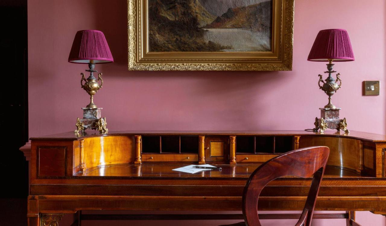 Hotel Batty Langley'S Londýn Exteriér fotografie A desk in the study
